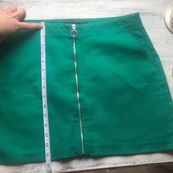 Super cute Green skirt with deep pockets! - Picture 3 of 6
